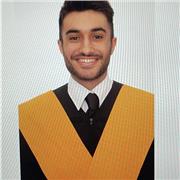 Graduado en Administración y Dirección de Empresas, estudiando de un máster en Marketing Digital